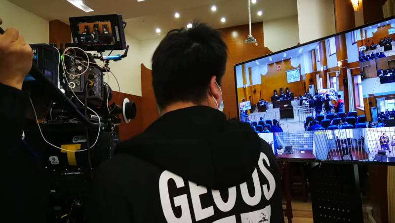 AI生成VS人工创意——临猗县广告片拍摄公司的技术浪漫主义实践